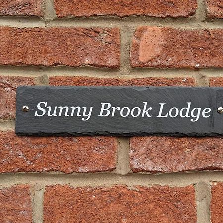 Cosy And Secluded Brook-Side Lodge Sleaford Esterno foto